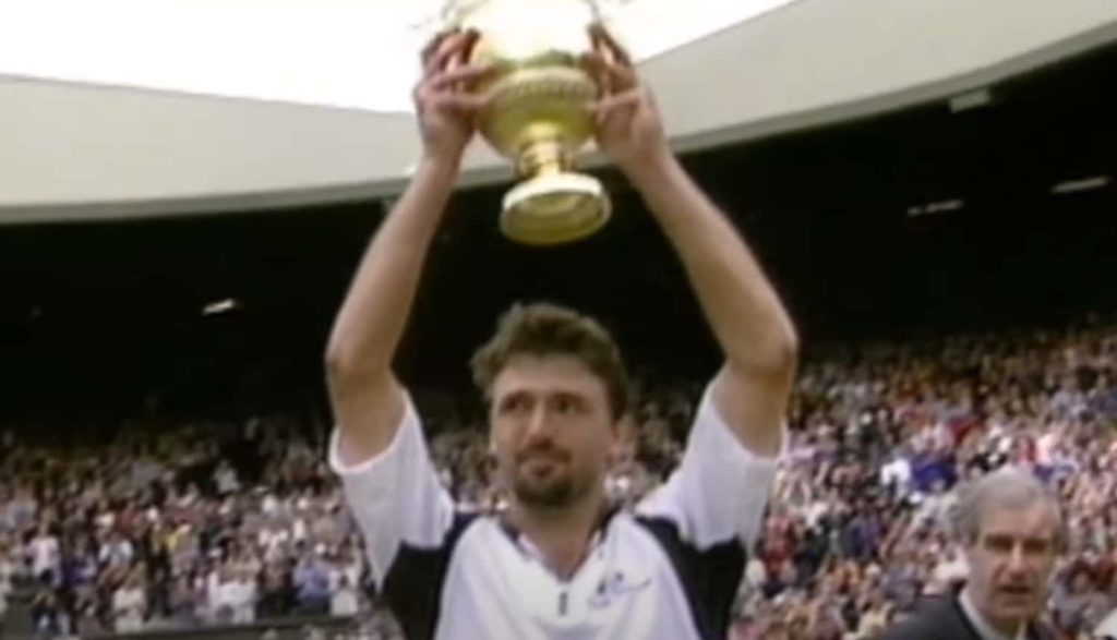 Goran Ivani&scaron;ević s pokalom Wimbledona (teniski Grand Slamovi)
