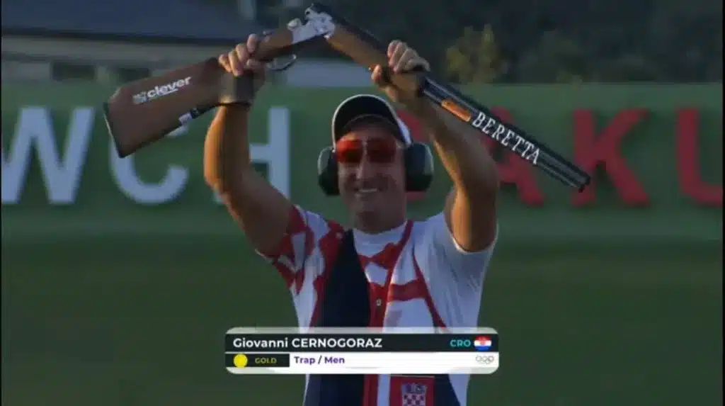 Hrvatski streljač, Giovanni Cernogoraz, s podignutom puškom