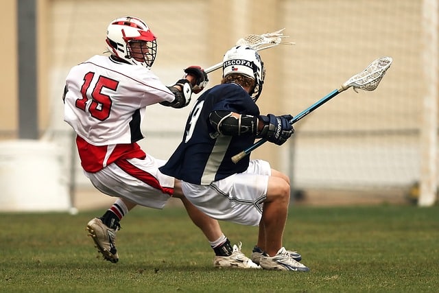 Igrači lacrossea primjenjuju lacrosse pravila