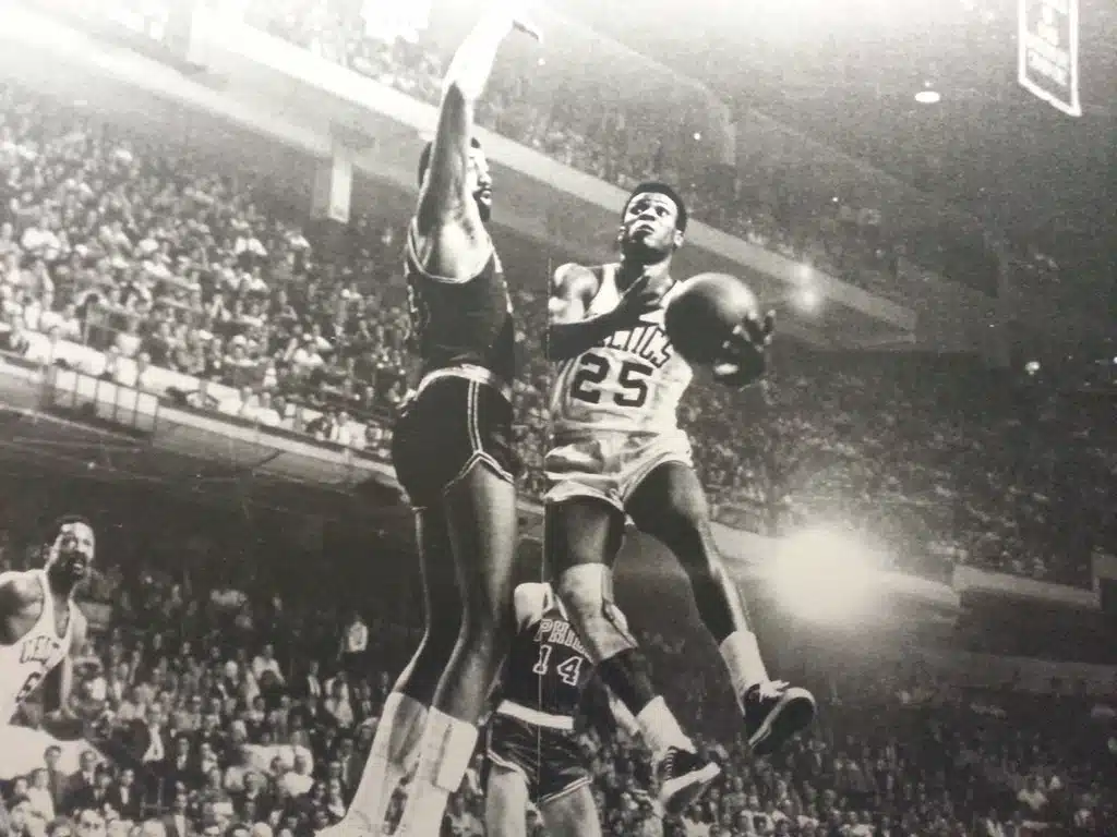 KC Jones i Wilt Chamberlain u duelu