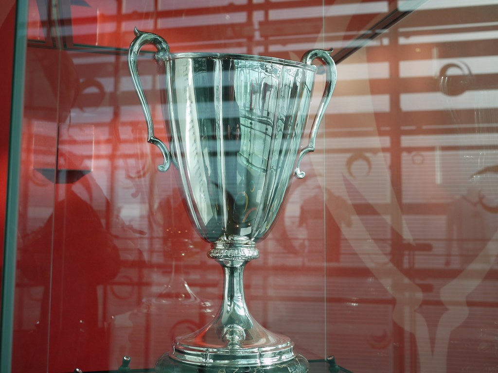 Trofej namijenjen Kupu pobjednika kupova
