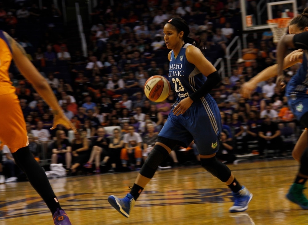 Maya Moore s ko&scaron;arka&scaron;kom loptom (najbolje ko&scaron;arka&scaron;ice)