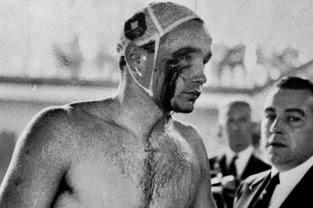 Blood in the Water - Mađarski vaterpolist, Ervin Zador, krvav napu&scaron;ta bazen nakon tučnjave sa sovjetskim vaterpolistima (Olimpijske igre 1956)