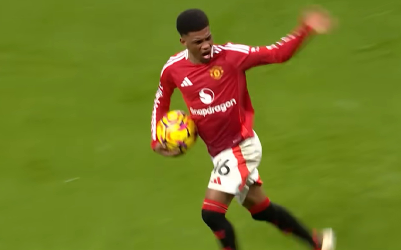 amad-diallo-u-dresu-manchester-uniteda
