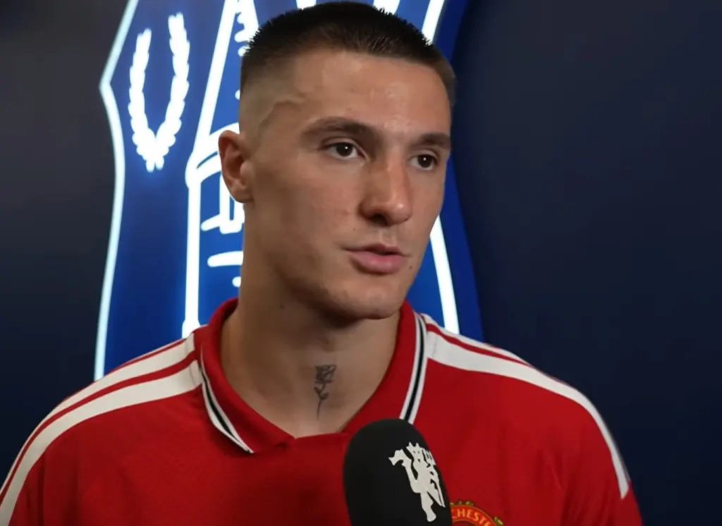 Manchester United - Sabah Baku: Benjamin Šeško