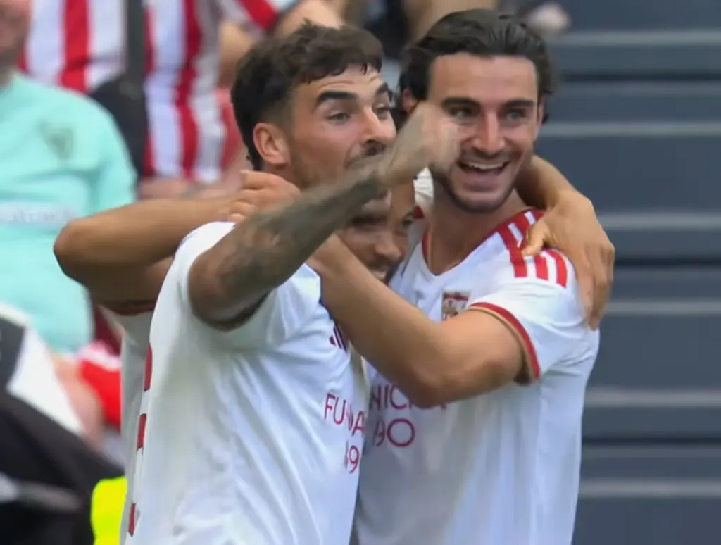 Sevilla - Valencia: igrači Seville u proslavi pogotka