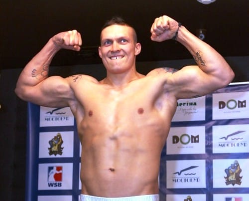 Oleksandr Usik je apsolutni svjetski prvak u teškoj kategoriji (boksači u teškoj kategoriji)