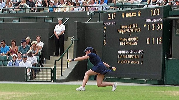 Skupljačica loptica na teniskom turniru Wimbledon