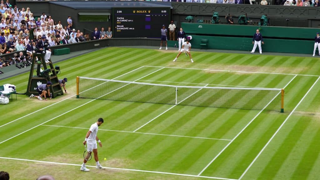 Novak Đoković i Carlos Alcaraz u finalu Wimbledona 2023. (gdje se održava Wimbledon)