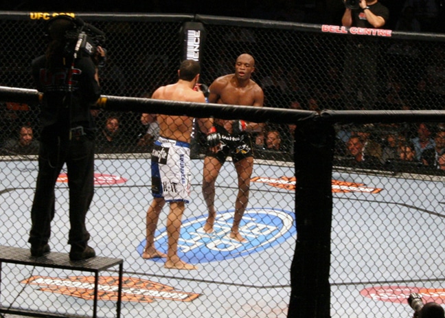 Anderson Silva protiv Thalesa Leitesa tijekom priredbe UFC 97