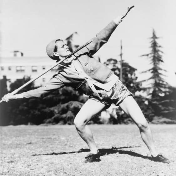 Babe Didrikson, osvajačica dvije zlatne medalje u bacanju koplja i skoku u dalj, te srebra u skoku u vis na Olimpijskim igrama 1932.