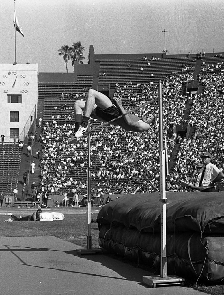 Dick Fosbury, utemeljitelj tzv. Fosbury Flopa; osvajač zlata u skoku u vis na OI 1968. (Olimpijske igre 1968)