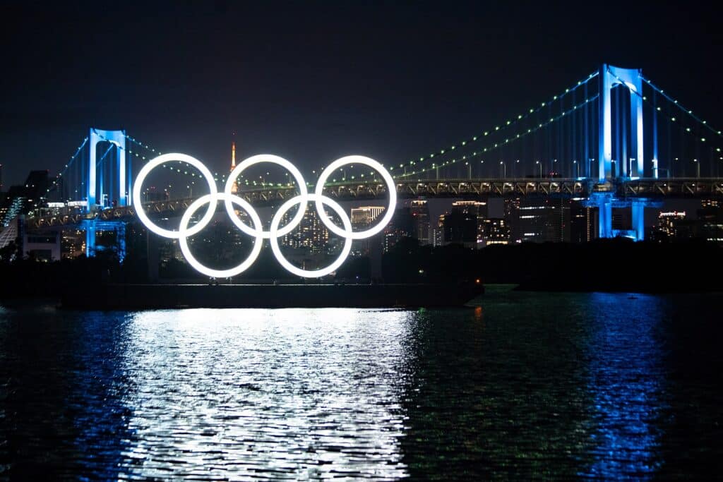 Olimpijski krugovi kao monument u Tokiju (Olimpijske igre 2020)