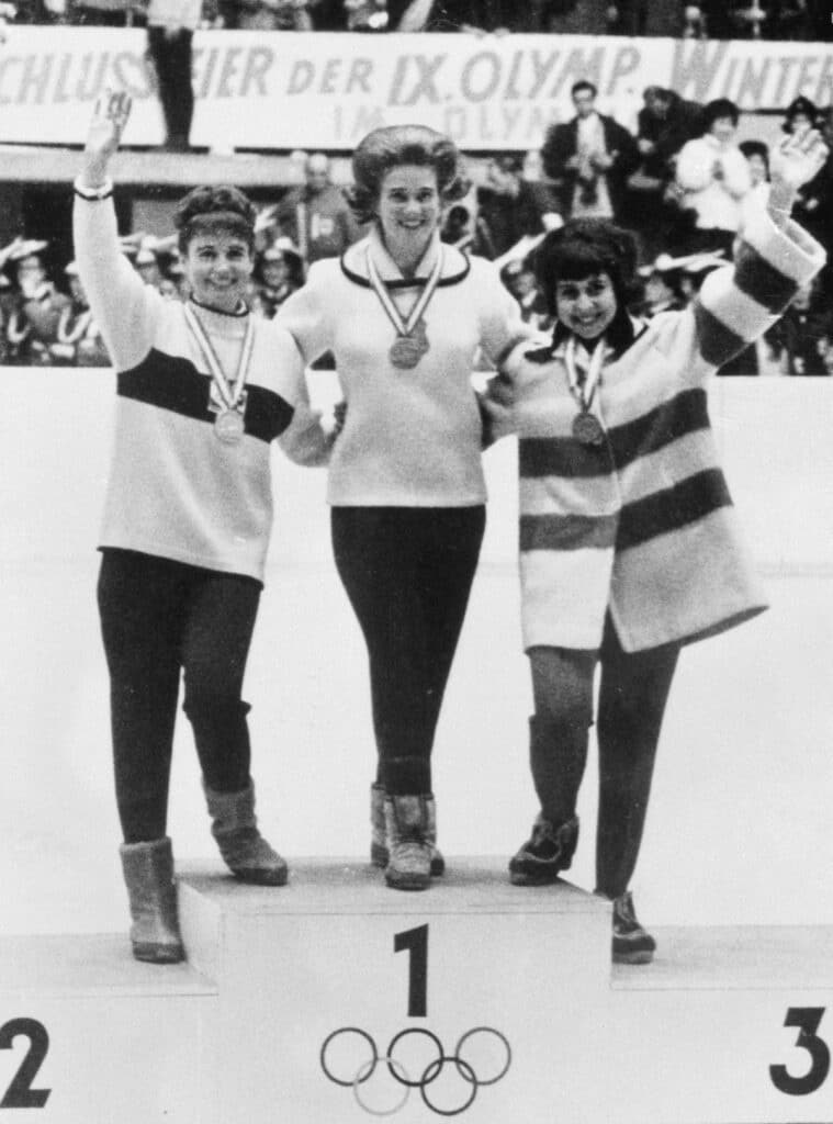 Žensko postolje umjetničkoga klizanja na ZOI 1964. (zimske Olimpijske igre 1964)